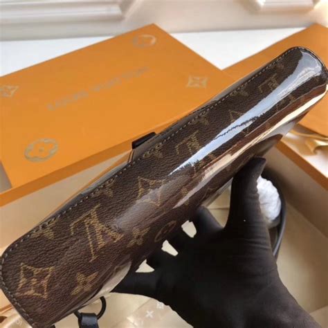 louis vuitton wallet glaze peeling